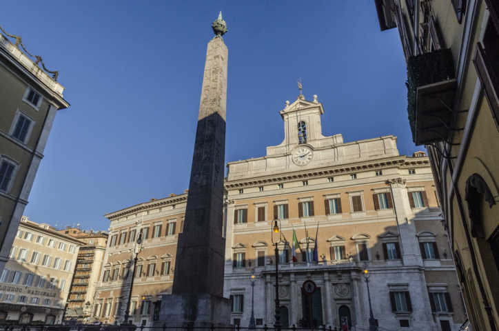 188 - Italia - Roma - Camara de los Diputados y obelisco de Montecitorio